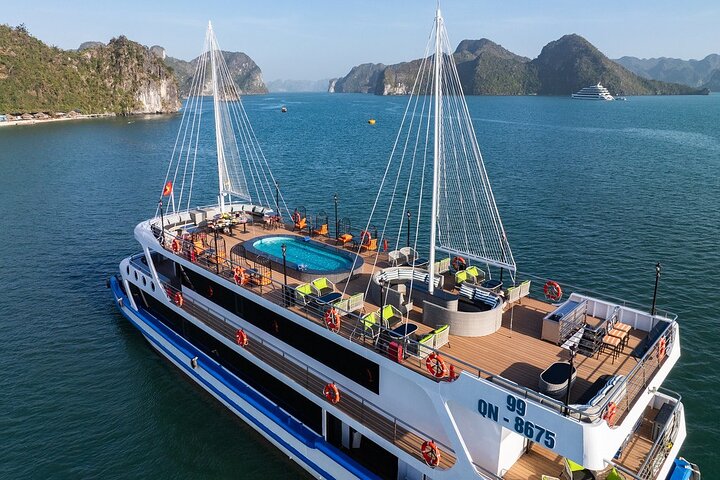 La Casta Halong Luxury Cruise from Hanoi by Limousine Bus La Casta Halong Luxury Cruise from Hanoi by Limousine Bus