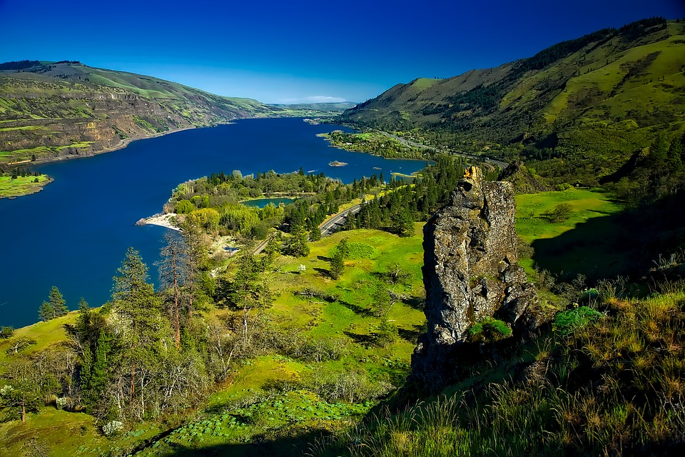 Afternoon Half-Day Multnomah Falls and Columbia River Gorge Waterfalls Tour from Portland