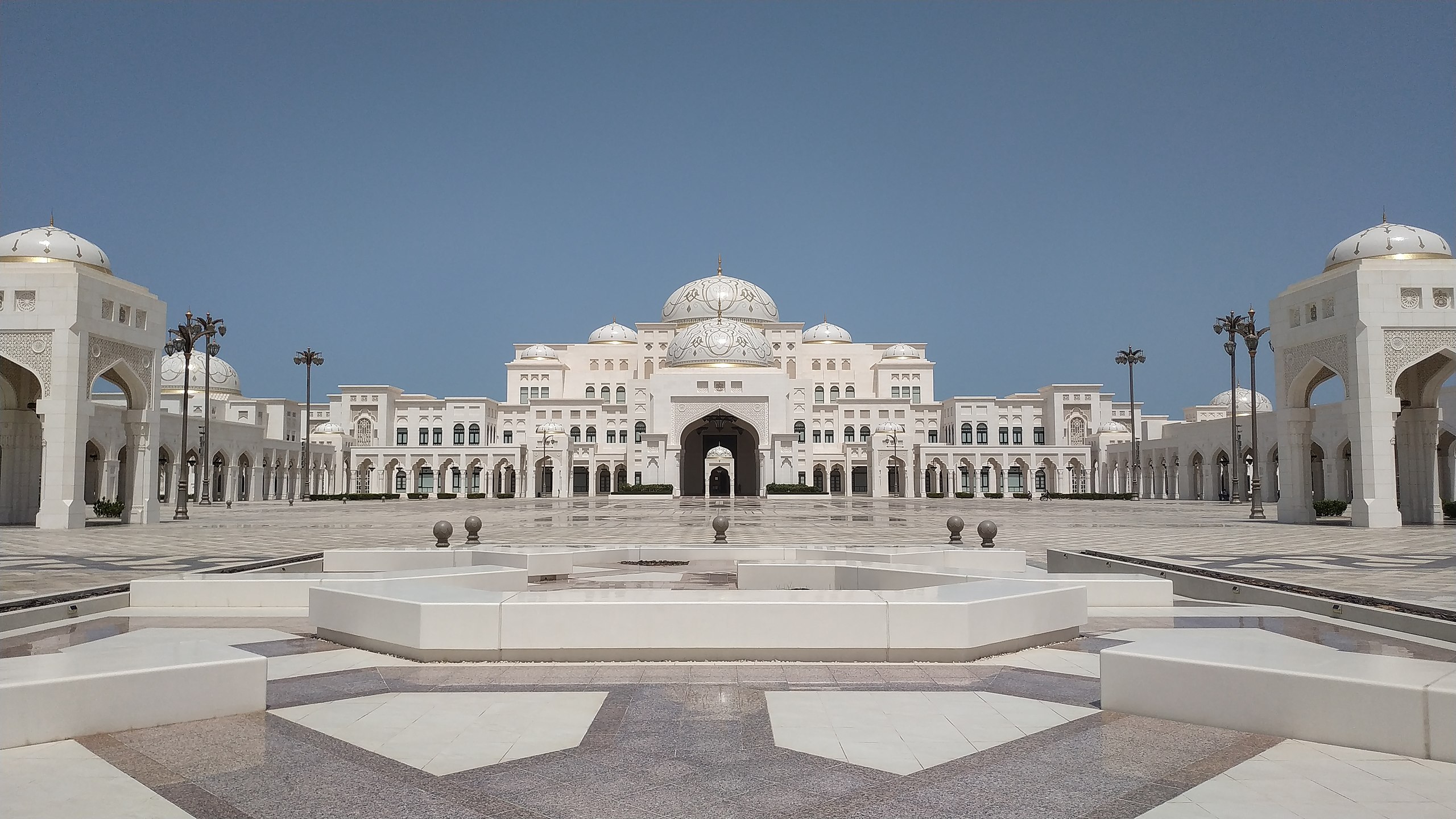 From Dubai: Abu Dhabi Day Tour With Qasr al Watan