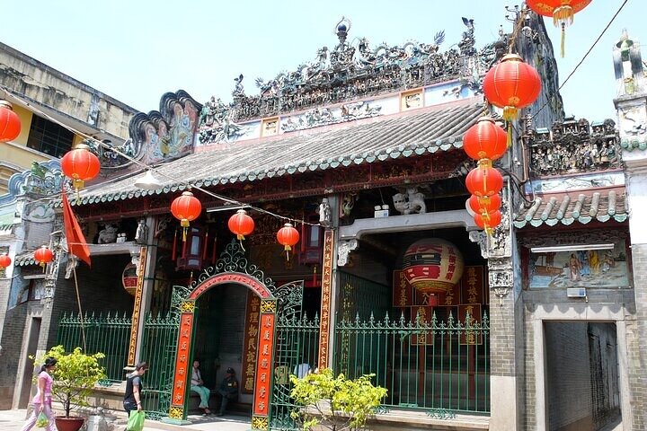 Ho Chi Minh City Tour by Motorbike Morning or Afternoon