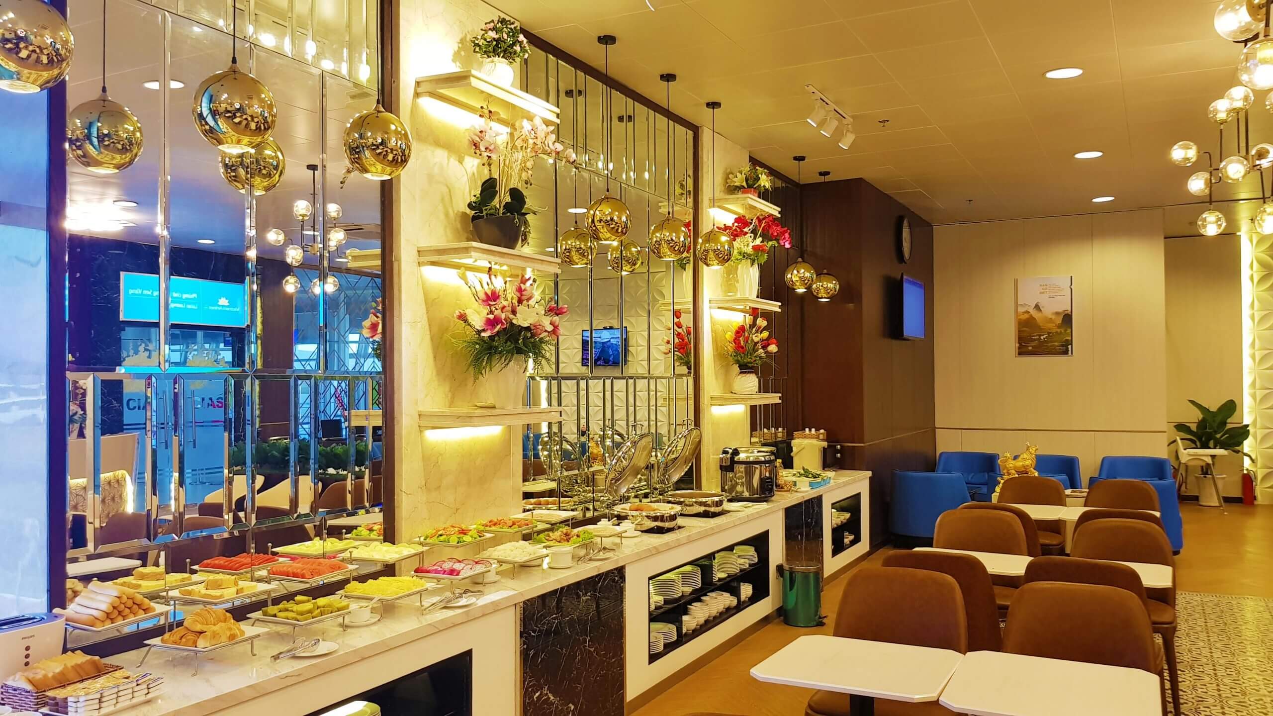 AIRPORT LOUNGE - CAM RANH INTERNATIONAL AIRPORT AIRPORT LOUNGE – CAM RANH INTERNATIONAL AIRPORT