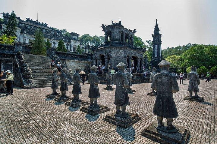 Hoi An: IMPERIAL HUE AND HAI VAN PASS FULL-DAY TOUR