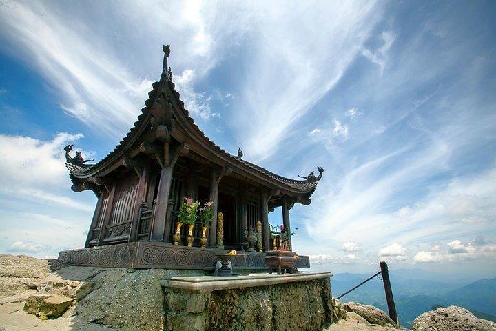 YEN TU MOUNTAIN PILGRIMAGE AND SCENIC TOUR