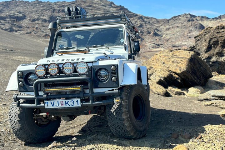 Golden Circle 4×4 Super Jeep Evening Tour: Midnight Sun Adventure