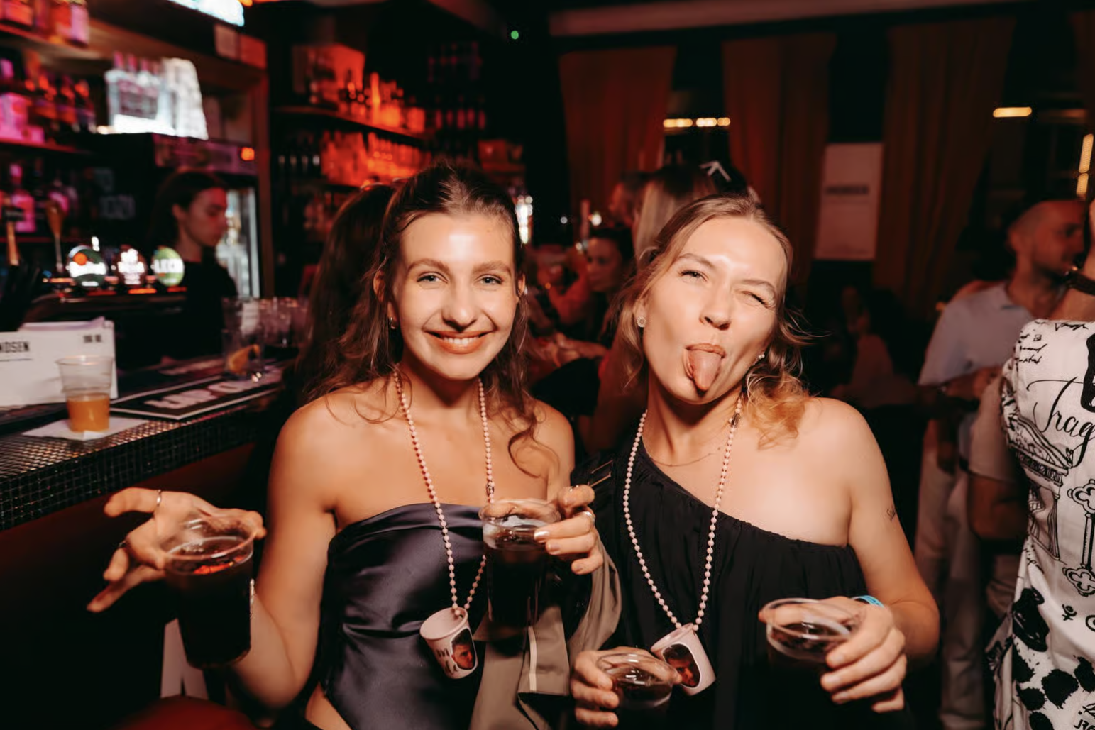 Barcelona Pub Crawl with 1 Hour Open Bar & VIP Club Entry