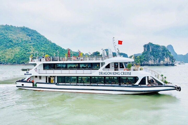 Halong Bay Deluxe Day Tour: Cruise, Lunch, Cave from Hanoi