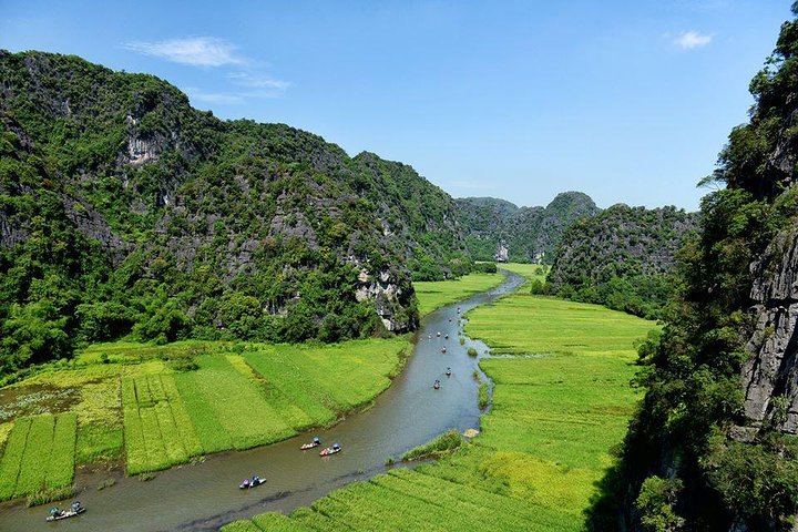 Ninh Binh Daily Tour: Hoa Lu- Am Tien Cave – Tam Coc- Bike – Bich Dong pagoda
