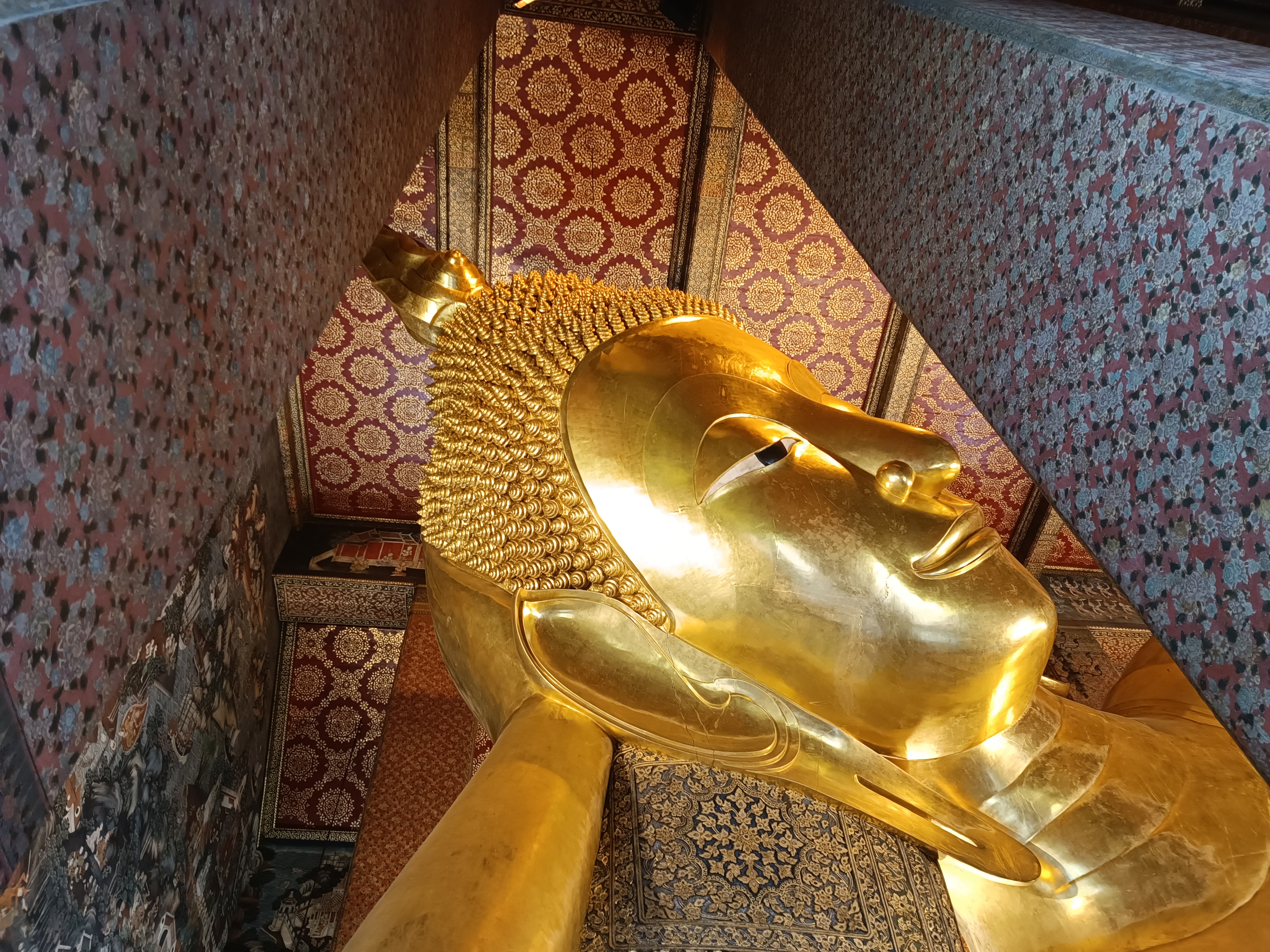 Visit Wat Pho and Wat Arun with Local Expert Visit Wat Pho and Wat Arun with Local Expert