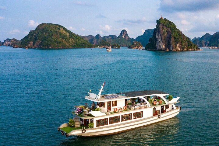WONDER BAY CRUISE – Luxury 1 Day from Hanoi & Small Group on Boat