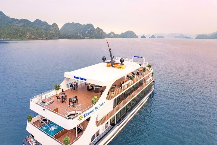 BEST Selling Halong 5star Day Cruise Buffet Lunch and Jacuzzi