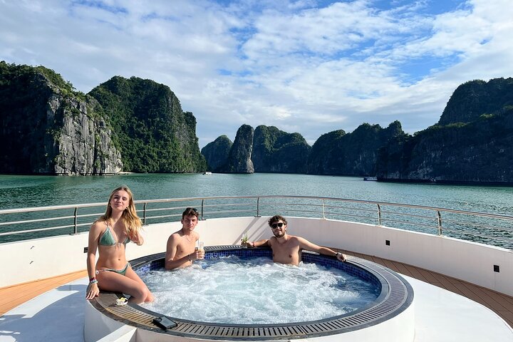 Hanoi: Ultimate Luxury Day Cruise to Lan Ha Bay with Tasty Lunch
