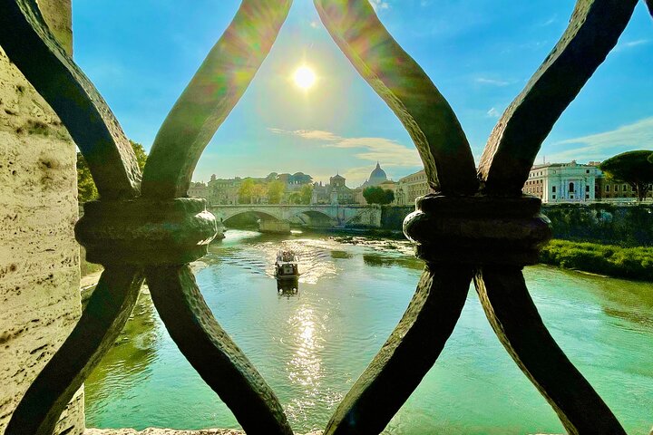 Rome Food Tasting with Wine Pairing and Tiber River Boat Ride