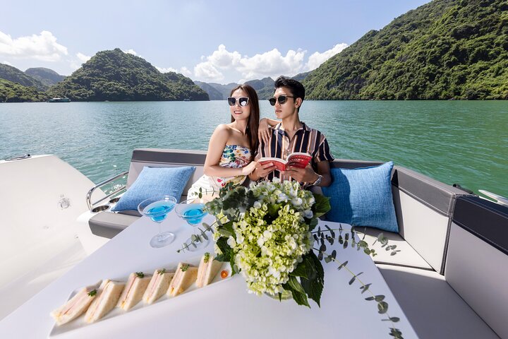 Charter Yacht 3-hour: Enjoy the Breathtaking Sunset on Halong Bay