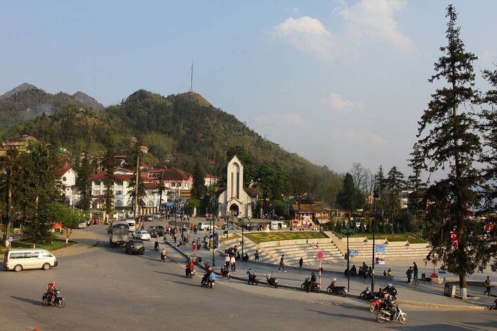 From Hanoi to Sapa 2 days Tour by Cabin Bus – 3 * Hotel Overnight