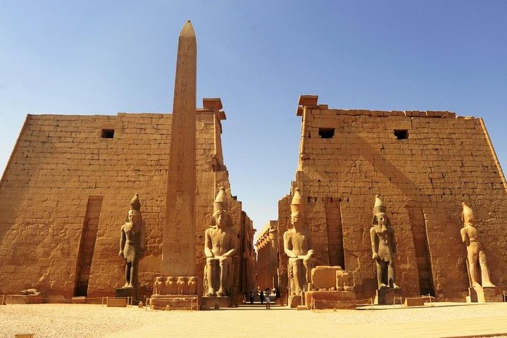 private Full Day tour : Luxor East and West Banks tombs,temples