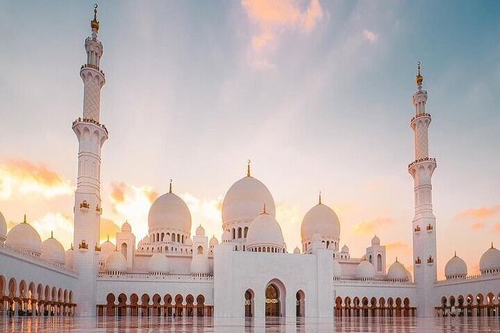 Dubai To Abu Dhabi: Grand Mosque, Royal Palace & Etihad Towers Dubai To Abu Dhabi: Grand Mosque, Royal Palace & Etihad Towers