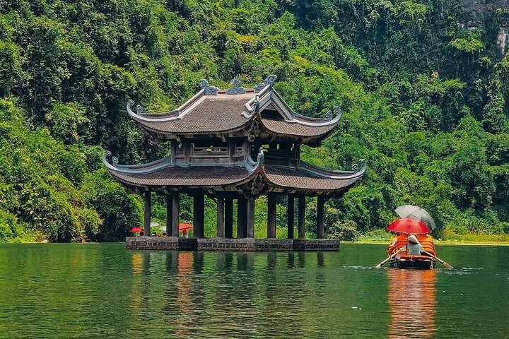 Luxury Day Trip from Hanoi: Hoa Lu, Trang An & Mua Caves