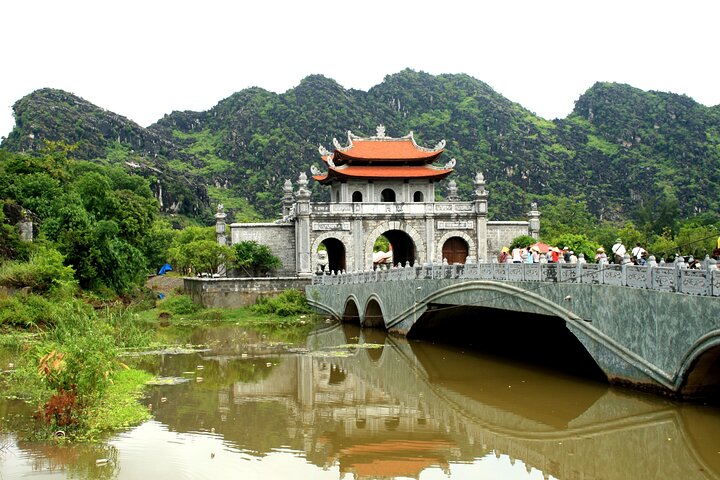 Ninh Binh Day Trip from Hanoi to Hoa Lu Trang An