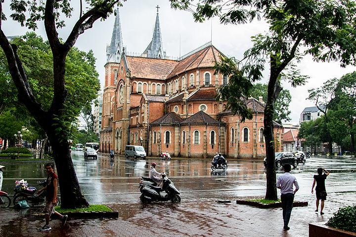 HO CHI MINH CITY HISTORY AND CULTURE HALF-DAY TOUR