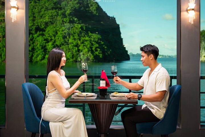 Hanoi: Halong Bay Carnival VIP Cruise Cave ,Kayaking,Buffet Lunch