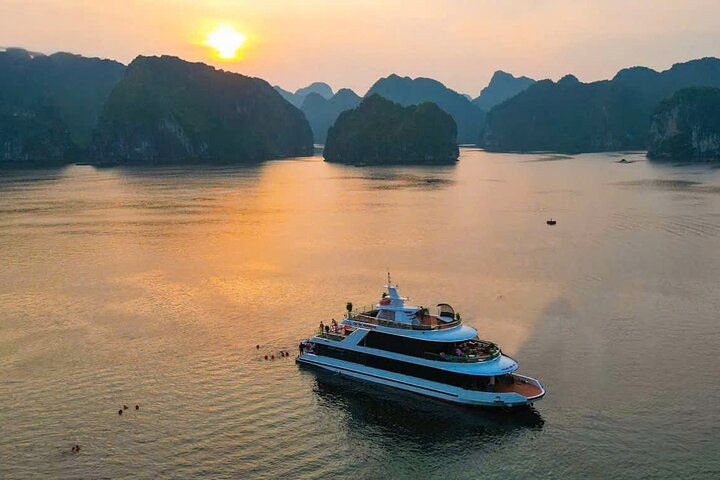 Magical Lan Ha Bay Sunset Tour on Luxury Cruise from Cat Ba