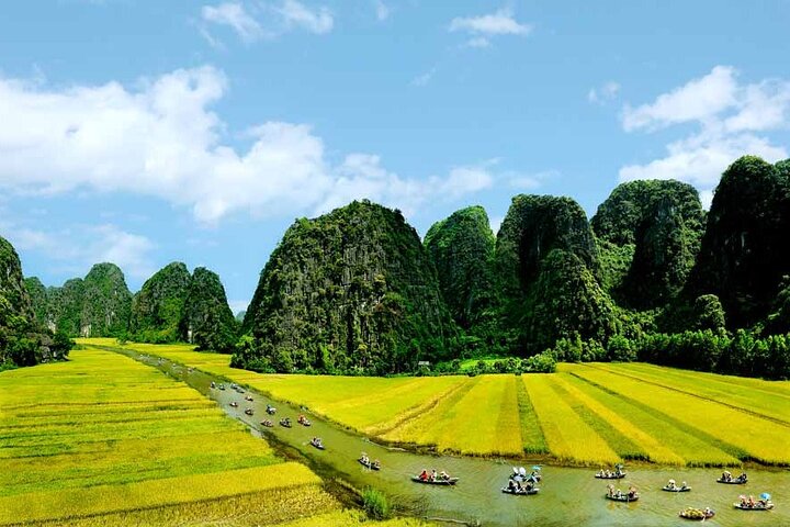 Ninh Binh Full-Day Tour from Hanoi to Hoa Lu, Tam Coc & Mua Cave