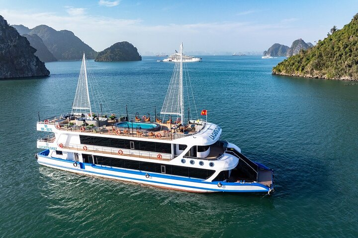 La Casta Daily Cruise – Luxury Halong Bay Day Tour from Harbor