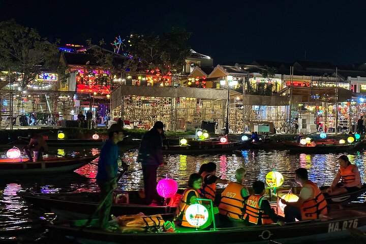 Entry Ticket: 45 minutes Traditional Boat trip on Hoai River