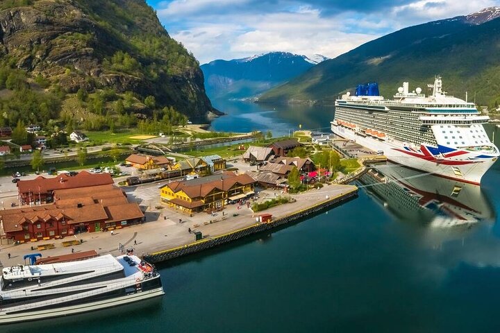 Discover Flåm at your own pace – Premium Round Trip from Bergen