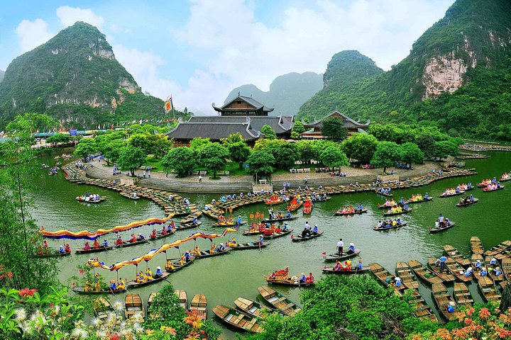 Luxury Hoa Lu – Trang An 1 Day Tour From Hanoi – By Limousine & Small Group