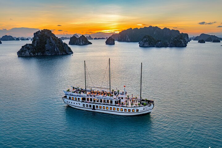 Off the Beaten Path Bai Tu Long Bay 2-Day Treasure Junk Cruise