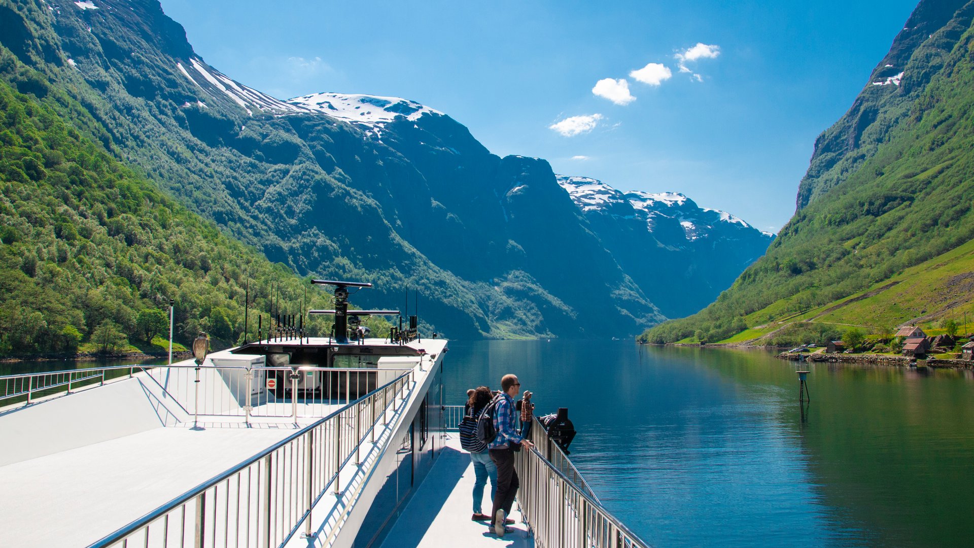 Guided day tour – Nærøyfjord Cruise, Njardarheimr Viking Village & Flåm Railway