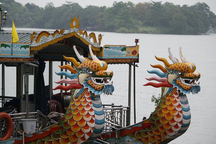 HUE NIGHT DRAGON BOAT CRUISE EXPERIENCE