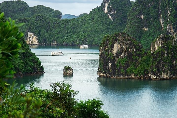 HA LONG BAY WONDERS FULL-DAY CRUISE