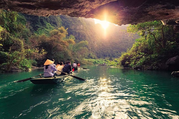 Luxury Trang An – Bai Dinh 1 Day Tour From Hanoi: By Limousine & Small Group