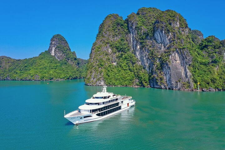 Sea Octopus Cruise – Luxury 07 Hours Experience on Halong Bay