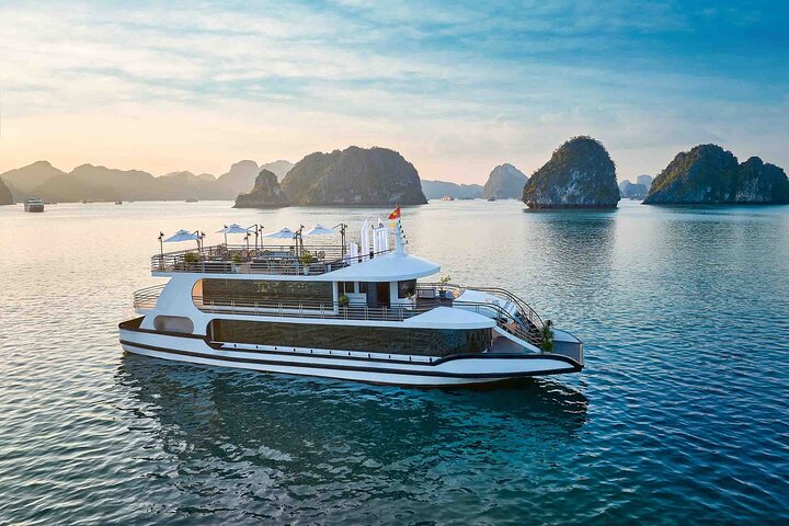 Cozy Bay Halong Day Trip, 5 Star Cruise with Buffet Lunch Cozy Bay Halong Day Trip, 5 Star Cruise with Buffet Lunch