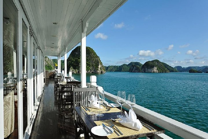 5 Days 4 Nights Hanoi – Halong Bay – Peaceful Halong Bay Cruise, one of 7 world Wonders