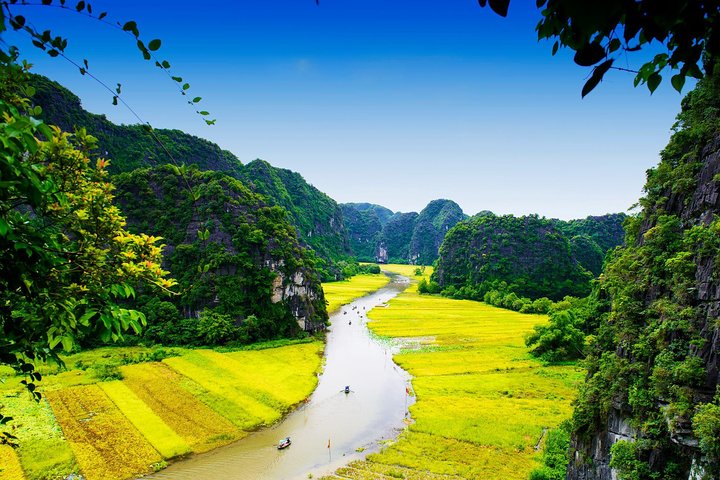 Ninh Binh Daily Tour: Hoa Lu – Tam Coc boat trip and Bike