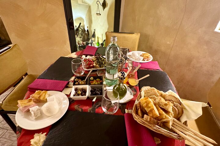 ROME FABULLUS FOOD TASTING WITH 2 WINES PAIRING ROME FABULLUS FOOD TASTING WITH 2 WINES PAIRING