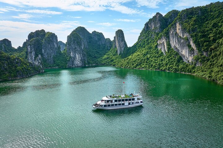 SONATA CRUISE Halong Bay Luxury Day Trip from Hanoi