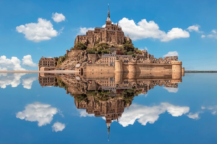 Mont Saint-Michel and Calvados Tasting Private Tour from Paris