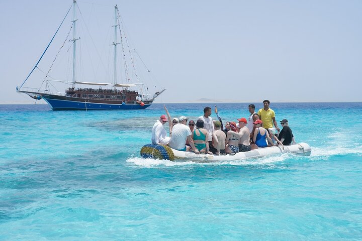 Marsa Alam: Pirates Sailing Boat Cruise to Turtle Bay with Pickup Marsa Alam: Pirates Sailing Boat Cruise to Turtle Bay with Pickup