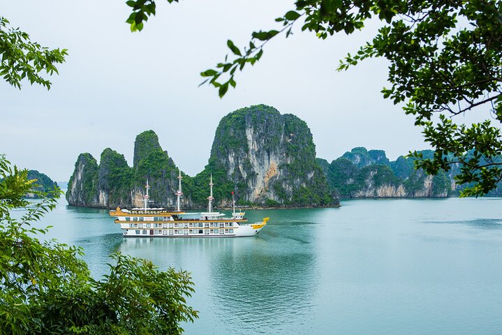 Hanoi: Dragon Legend 2-Day Luxury Cruise through Bai Tu Long Bay Hanoi: Dragon Legend 2-Day Luxury Cruise through Bai Tu Long Bay