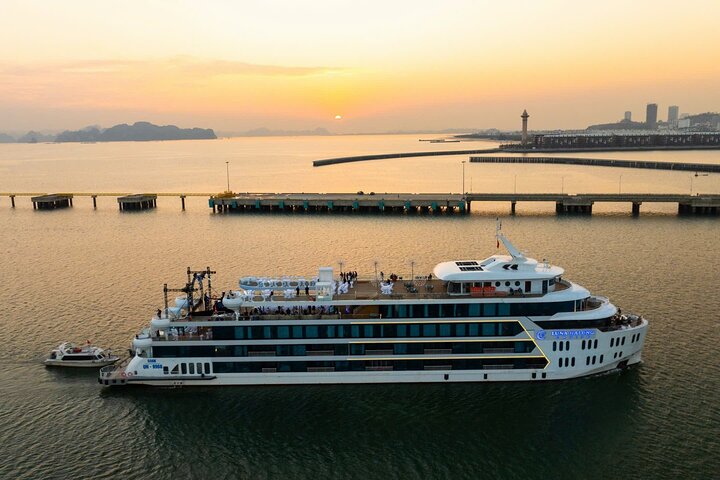 Ultra Luxury Halong Bay Tour with 5 Star Luna Cruise from Hanoi