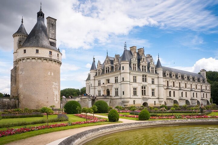 2-Day Private Loire Valley, Mont Saint-Michel and D-Day Tour 2-Day Private Loire Valley, Mont Saint-Michel and D-Day Tour