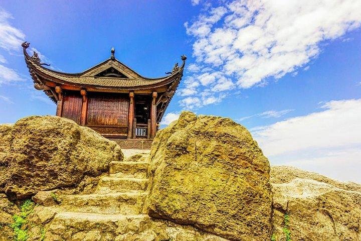 YEN TU MOUNTAIN SPIRITUAL DAY TOUR