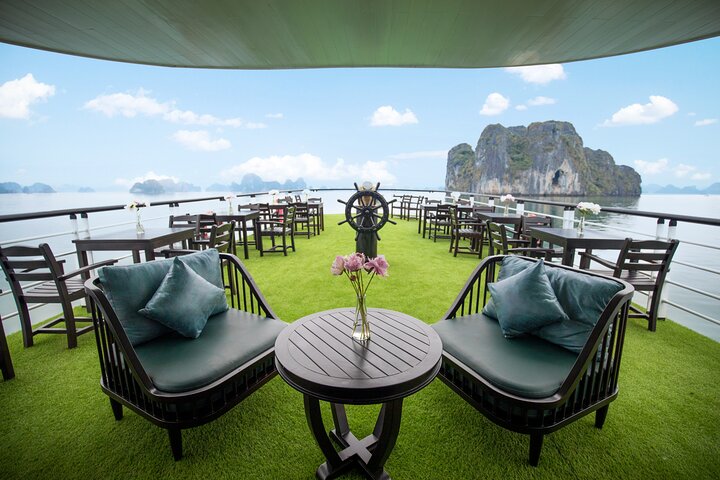 Bai Tu Long One Day Cruise with 5,5 Hours On The Bay Bai Tu Long One Day Cruise with 5,5 Hours On The Bay