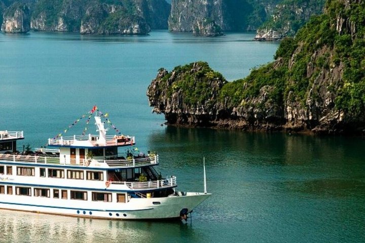 3-Day Escape Explore Bai Tu Long & Ha Long Bay on Swan Cruise