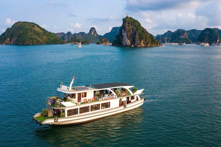 WEGO HALONG Cruise – 06 Hours Cruise on Bay from Tuan Chau Harbor